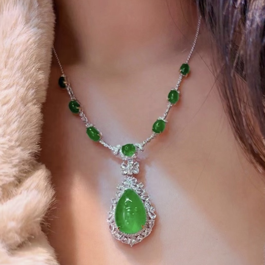 11.6 carat fluorescent emerald necklace! 18K gold