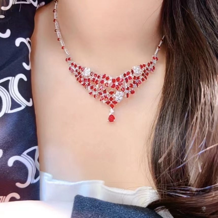 15.2 carat ruby necklace! 18K gold 16.8g