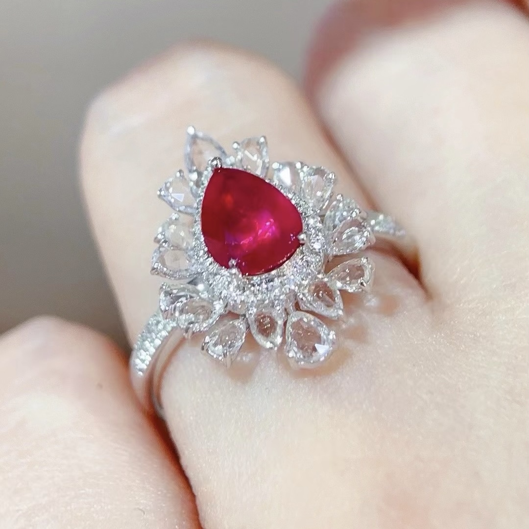 1.02 Carat Glass Pigeon Blood Red Ruby Ring in 18K Gold